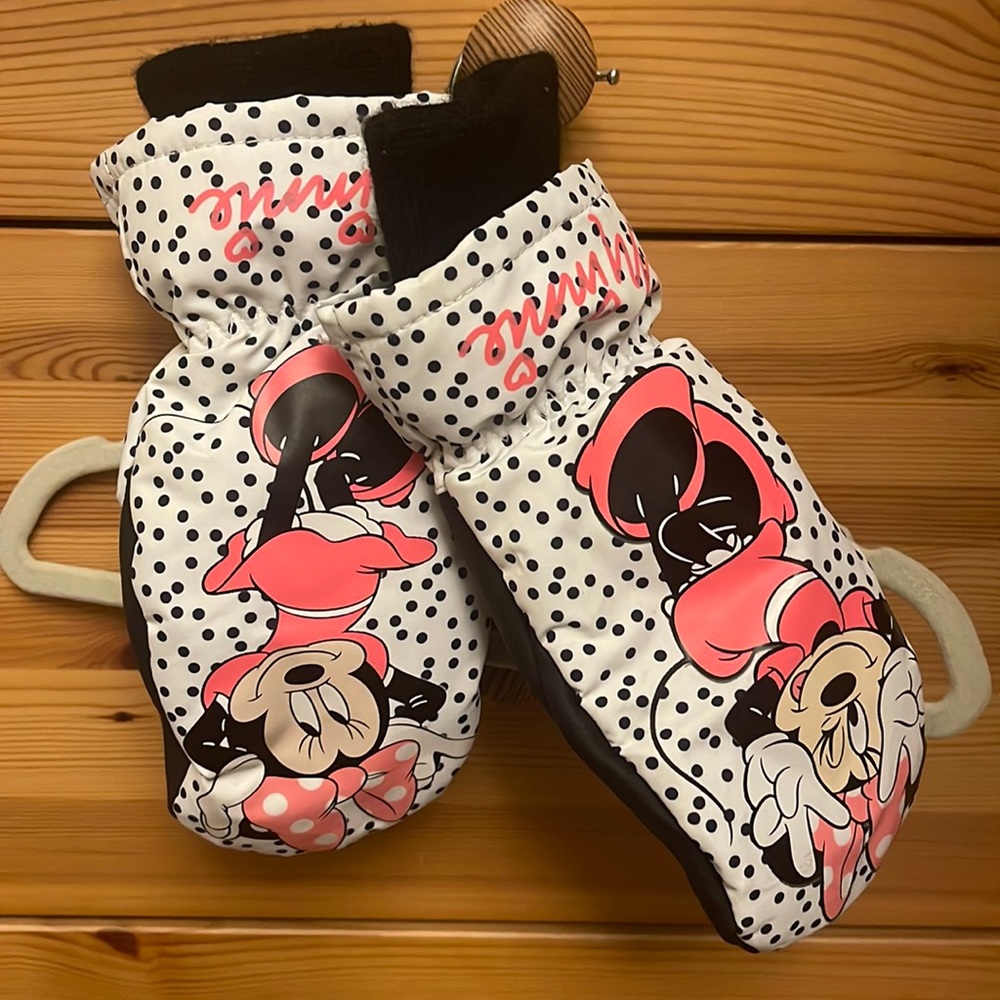 H&M x Disney - thinsulate 40g Minnie Mouse snow mittens.